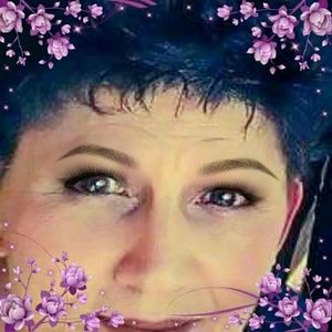 Meet your Posher, Carolyn